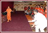 Kishores dance as Swamishri does his morning walk