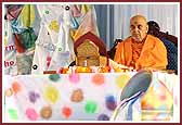 Swamishri does his morning pooja on Yuva Din 







