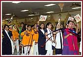  Balikas parade behind Shri Harikrishna Maharaj