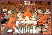 Swamishri performs the mahapooja 