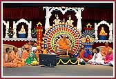  Swamishri blesses the assembly