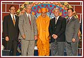 Swamishri with all the dignitaries present at the Shilanyas Vidhi