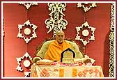 Swamishri meditates during his morning pooja