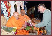 Swamishri is greeted by David Bartholome 