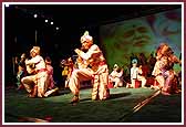  Kishores perform lively dances in Swamishri's presence 