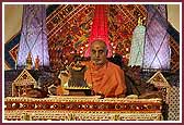 Swamishri doing the mala during his morning pooja    