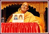 Pujya Viveksagar Swami conducts a parayan