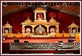 Swamishri in the evening assembly