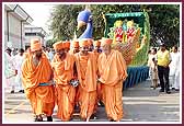 Saints pull Shri Akshar Purushottam Maharaj's float