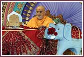 Swamishri performs mala
