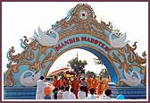 Swamishri enters through the Swan gate to perform the Murti Pratishtha