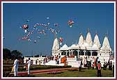 Akshar Deri and balloons fill the sky above the Mandir