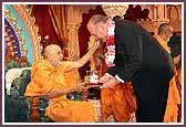 Fort Bend County Judge Robert Herbert greets Swamishri