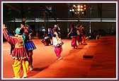 Swamishri, senior saints, and distinguished guests admire the dance