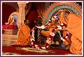 Swamishri is honored with a garland