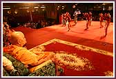 Kishores perform a dance for Swamishri  