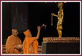 Swamishri sanctifies the 'Neelkanth Varni' mementos