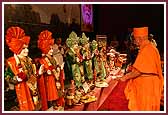 Swamishri performs the murti-pratishtha ritual of arti of the newly consecrated murtis
