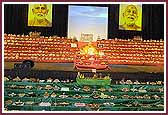 Swamishri performs pooja in the center of an annakut offering