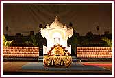 Swamishri does the mala during pooja 