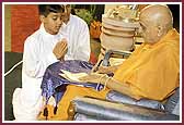 Swamishri signs his name on his convention passport 