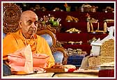 Swamishri performs mala during his morning pooja 