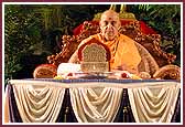 Swamishri performs mala during his morning pooja 