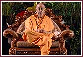 Swamishri seated in the assembly after his pooja  