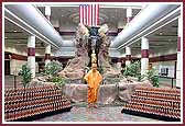 Swamishri in front of a large murti of Neelkanth Varni as well as smaller murtis to be given out as mementos 