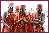  Swamishri smiles at devotees as he makes his way to the Haveli entrance