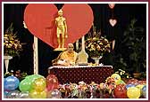 Swamishri performs his morning puja in front of Neelkanth Varni's murti