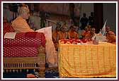 Swamishri performs mala during his morning puja