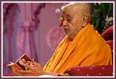  Swamishri reads the Shikshapatri during his morning puja 