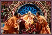 The Midwest region saints garland Swamishri  