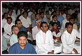 Devotees in the Haveli also participate in the mahapuja vidhi for the murti prathistha