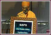  Pujya Atmaswarup Swami addresses the assembly