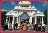 Dignitaries gathered at the inauguration of the Gate at Chicago Mandir