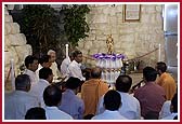 Devotees participate in murti prathistha rituals 