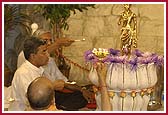 Saints and devotees perform the murti Pratishtha
 arti   
