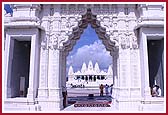 The intricately carved Gate Pramukh Dwar 