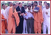 Saints and Congressman Nick Lampson perform the traditional Vedic inauguration ceremony of the newly built Gate Pramukh Dwar