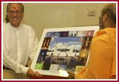 P. Yagnavallabh Swami presents a photograph of the Mandir to CEO of Hazack Corporate Consulting, Robert Sakowit