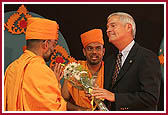 Judge Jim Gray is welcomed by P. Bhaktisagar Swami