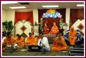 Kirtan Aradhana on the eve of the Murti Pratishtha 