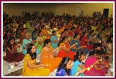 Devotees performing aarti