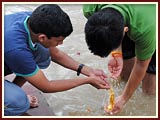 Kishores perform abhishek of Neelkanth Varni in the holy river Ganga