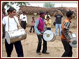 Kishores visit the tribal villages of Poshina