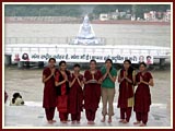 Kishori Group photo by the Ganga River