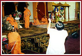Devotees receiving Swamishri with traditional pipes