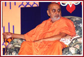 Swamishri in assembly